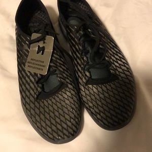 Under armour WOMEN 7.5 all black shoes